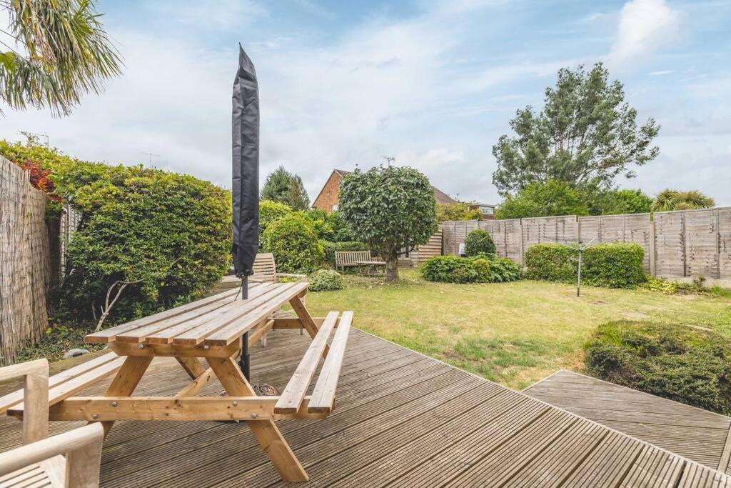 3-Bed Family Home With Parking & Large Garden Windsor Esterno foto
