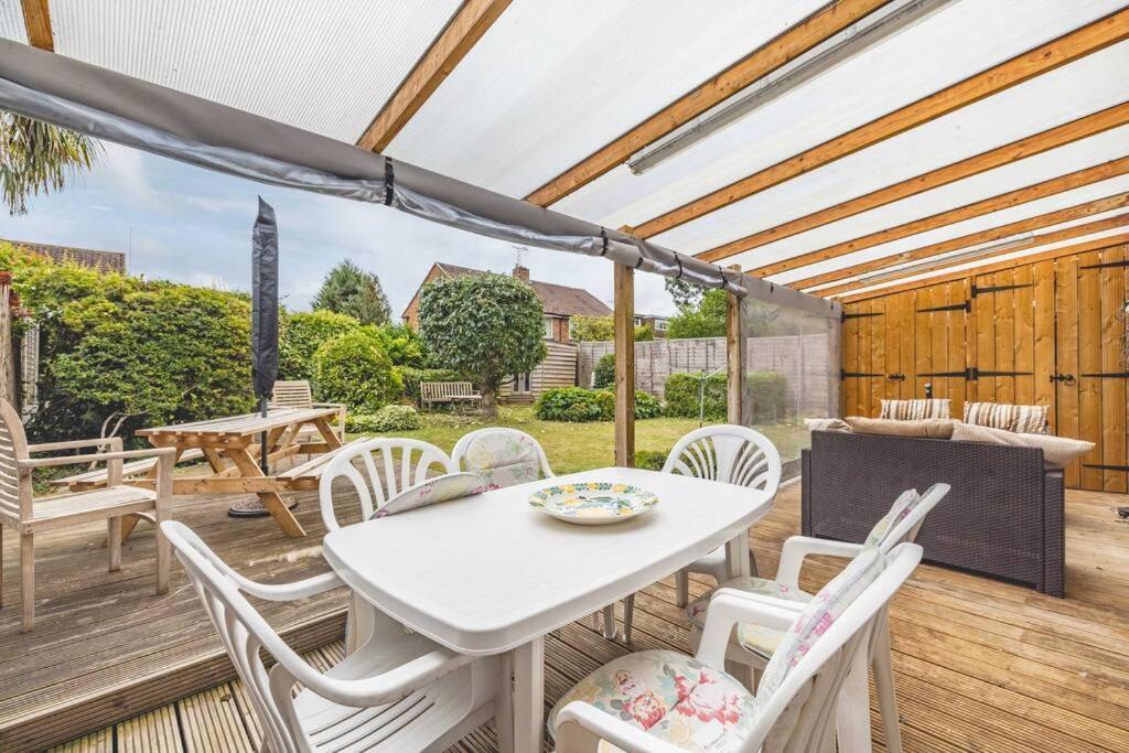 3-Bed Family Home With Parking & Large Garden Windsor Esterno foto
